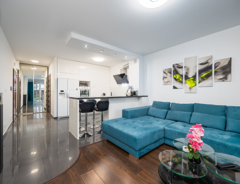 2 pokoje z dużym ogrodem | Hala garażowa | Jasień